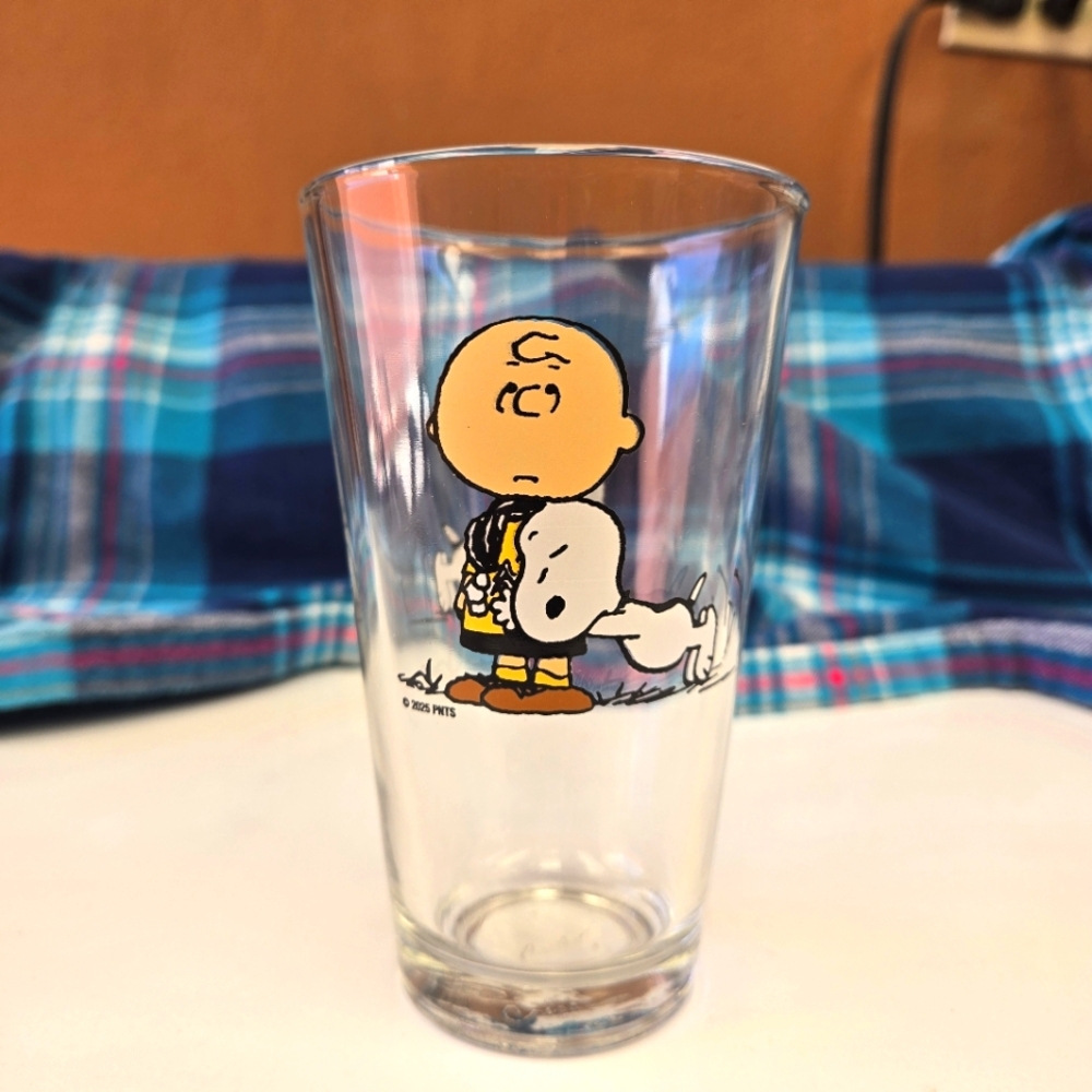 Peanuts White Charlie Brown & Snoopy Glass Cup